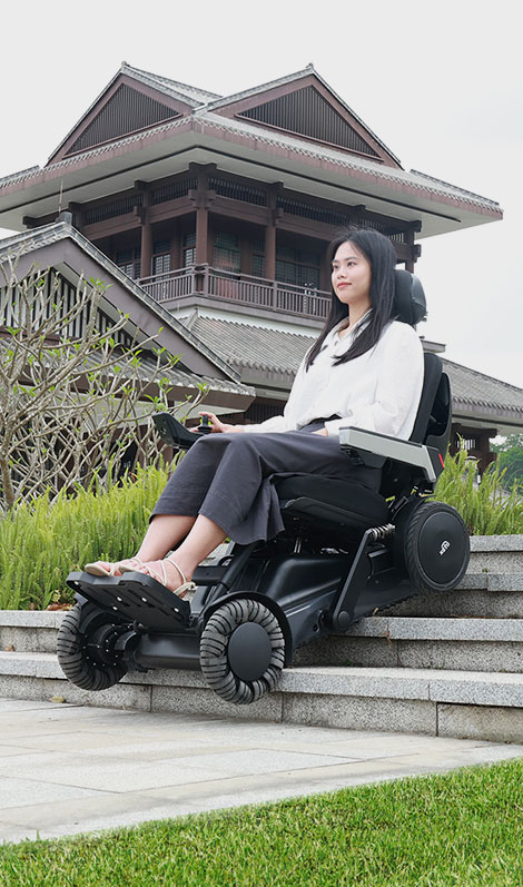 AI+全地形出行机器人